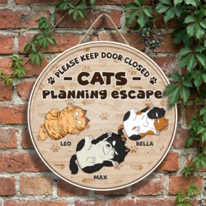 Personalized Funny Cat Door Sign Custom Cats Planning Escape Wood Sign Please Keep Door Closed Wood Print Custom Names Cat Lover Gift